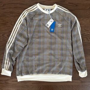 Adidas Black and Cream Crewneck Sweater with Classic Design
